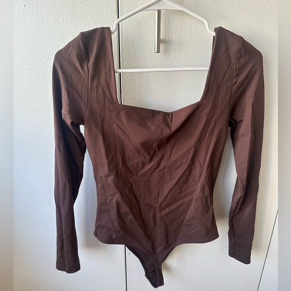 Babaton- Aritzia Squareneck Longsleeve Bodysuit -New condition- Medium, Brown - Picture 4 of 5